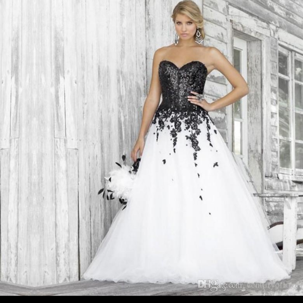 Black and white sweetheart neckline formal dress